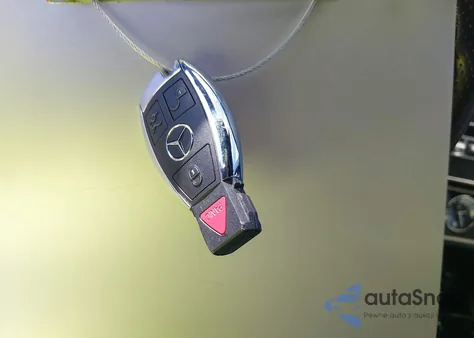 2018 Mercedes-Benz C 300 4Matic из США, поврежденный, VIN 55SWF4KB2JU280858